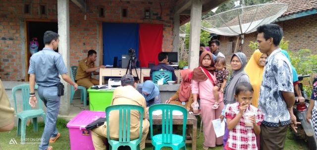 Peran Serta Dinas Kependudukan dan Pencatatan Sipil Dalam Rangka TMMD di Kampung Simpang Tiga Kecamatan Rebang Tangkas